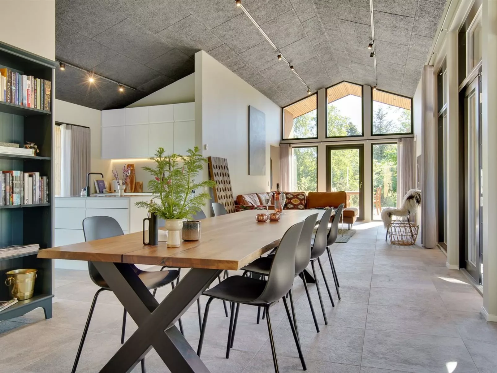 "Ileana" -  from the sea-Drinnen