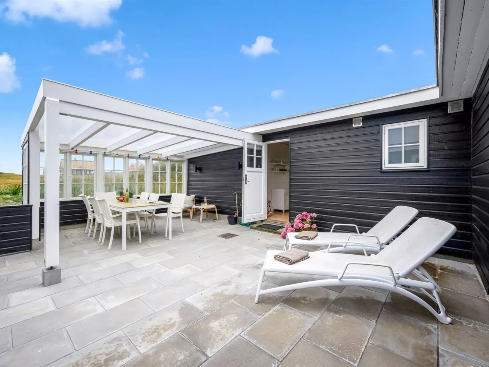 "Jamie" - 200m from the sea-Outside