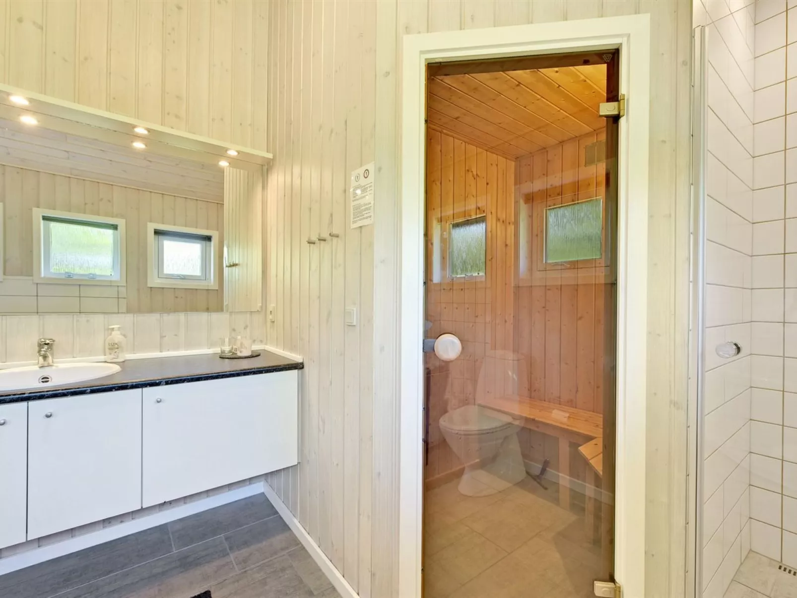 "Chrisse" - 550m from the sea-Inside