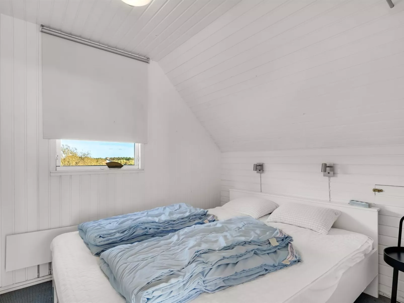 "Dunja" - 200m to the fjord-Drinnen