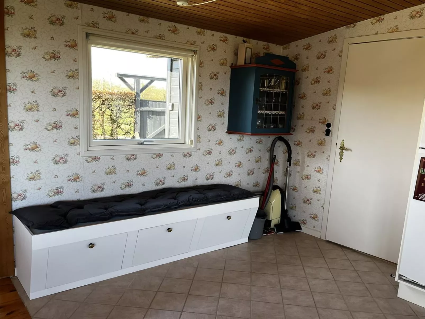 "Edithe" - 250m from the sea-Inside