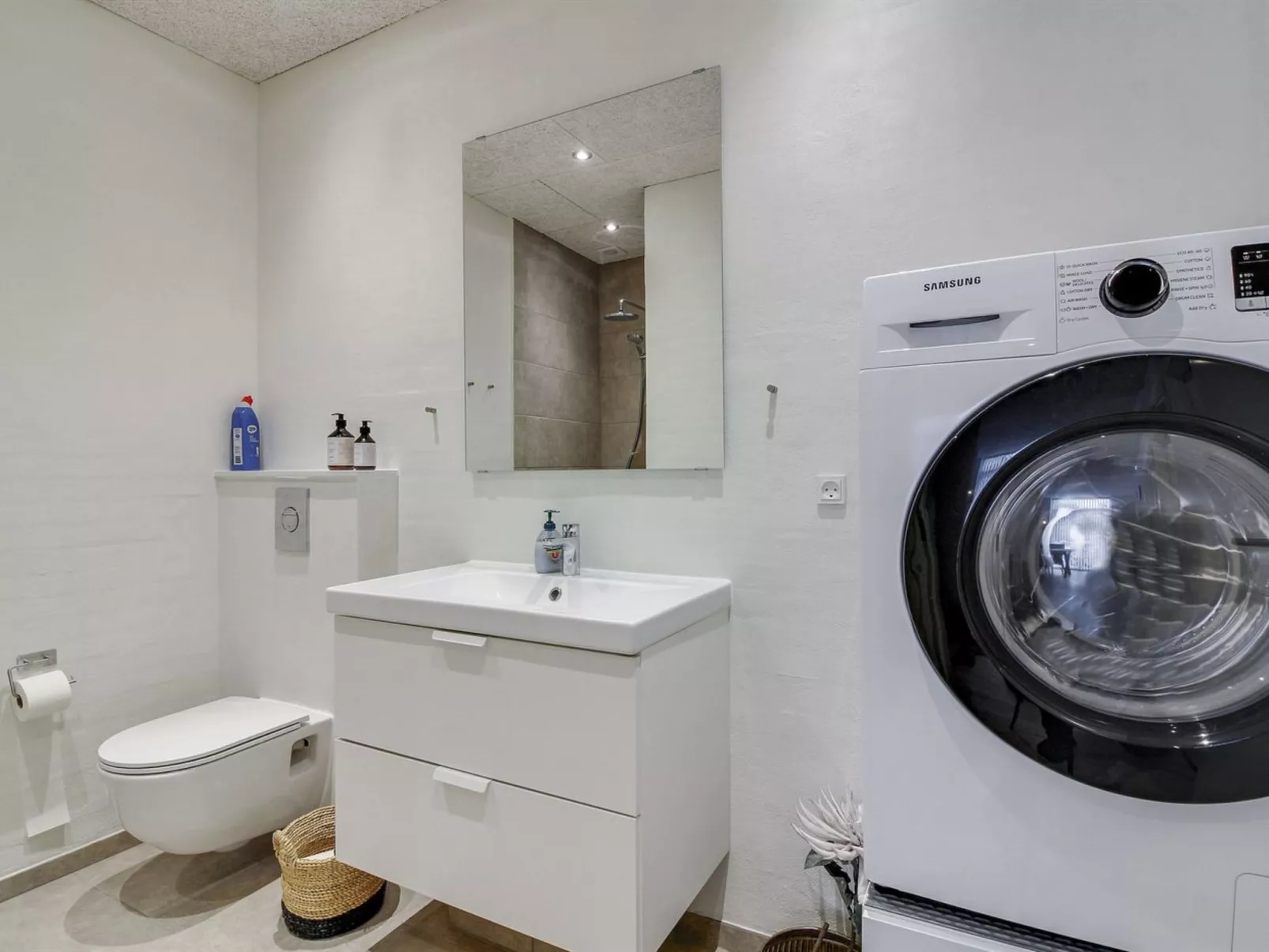 "Laulu" - 2km from the sea-Inside