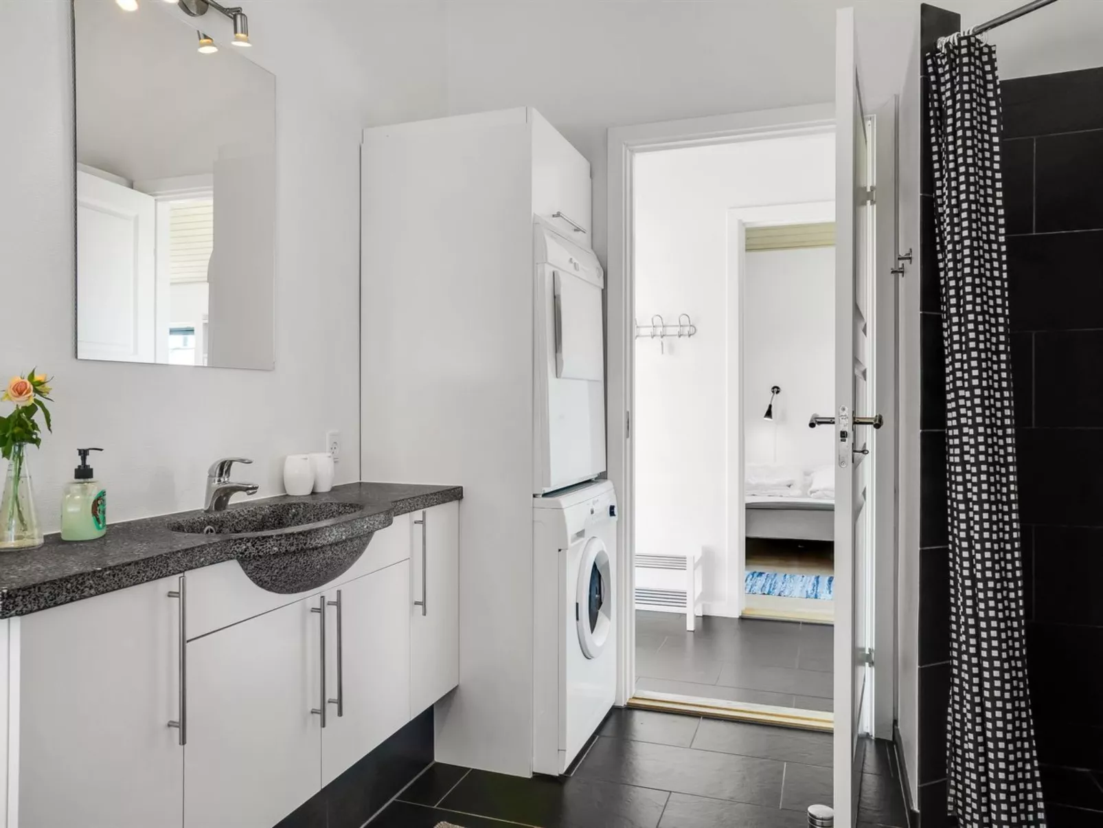 "Sinica" - 1.4km from the sea-Drinnen