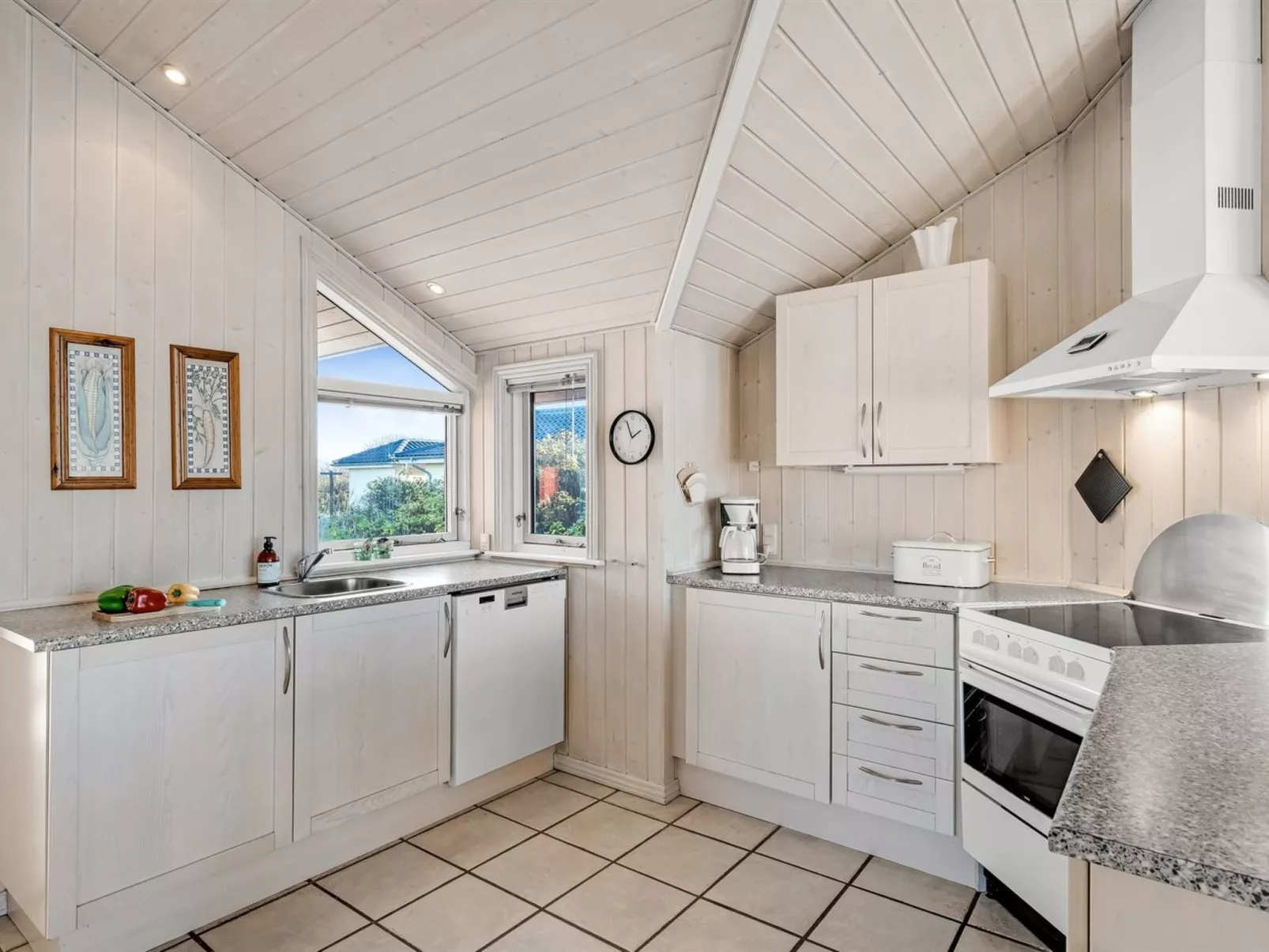 "Hermandine" - 700m from the sea-Inside