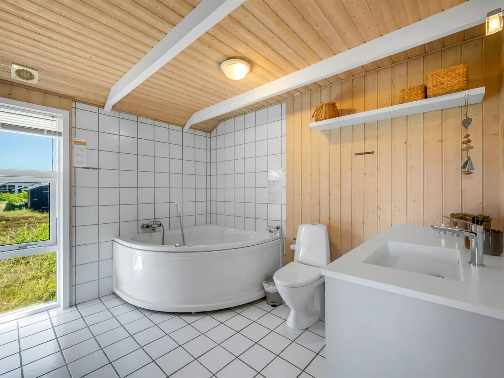 "Fejzo" - 700m to the fjord-Inside