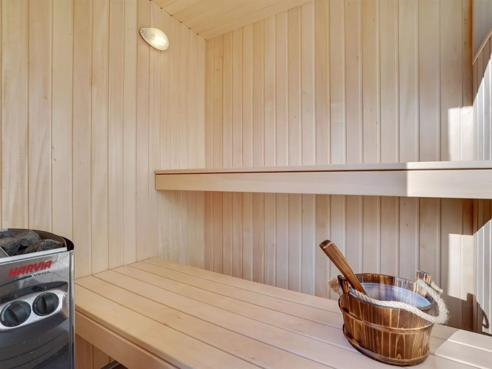 "Iwa" - 475m from the sea-Dedans