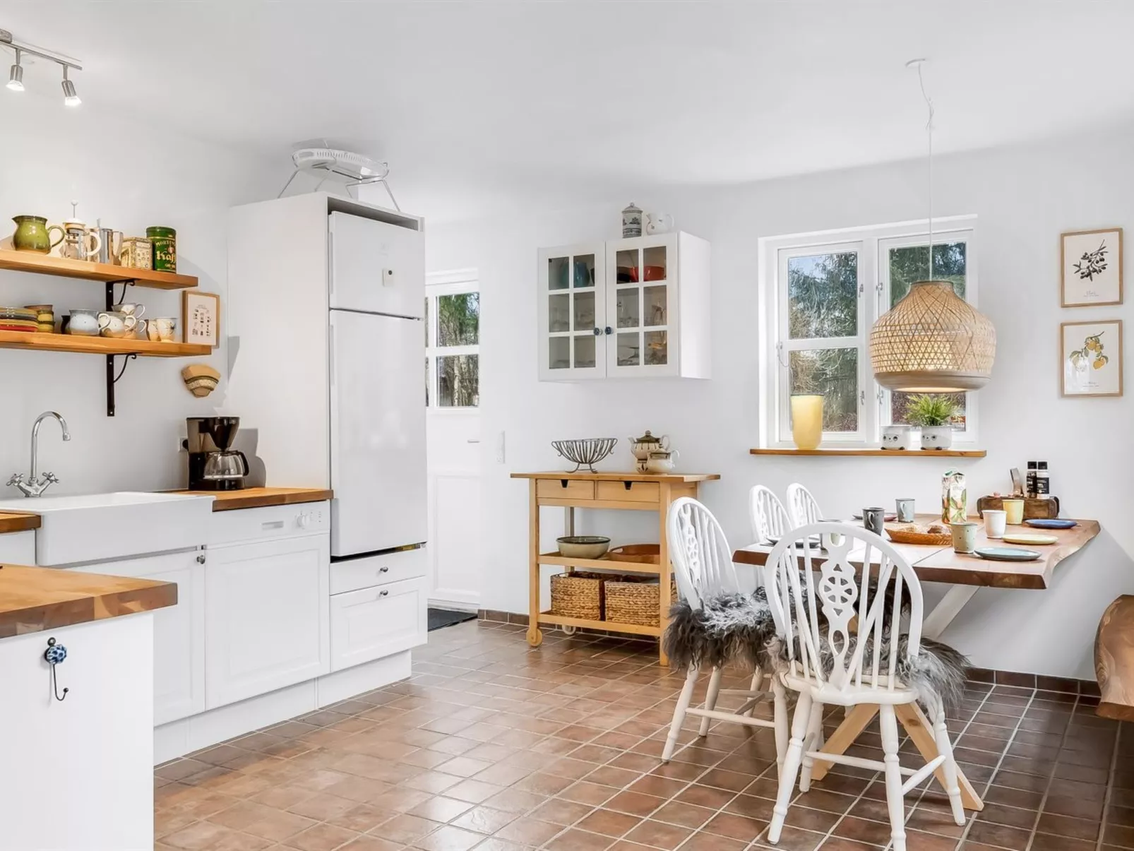 "Mandana" - 10km to the fjord-Drinnen