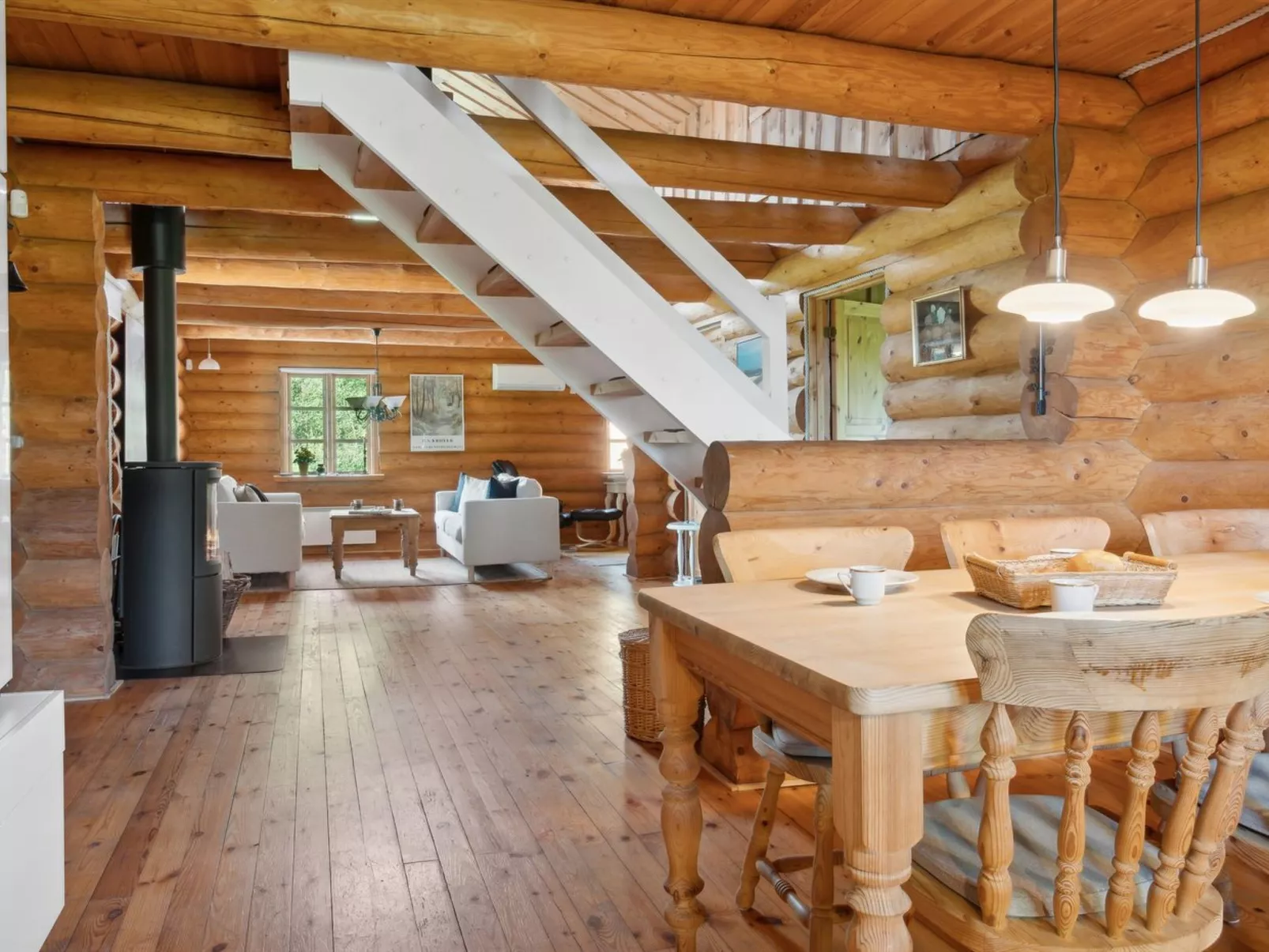 "Elsia" - 1.5km to the fjord-Inside