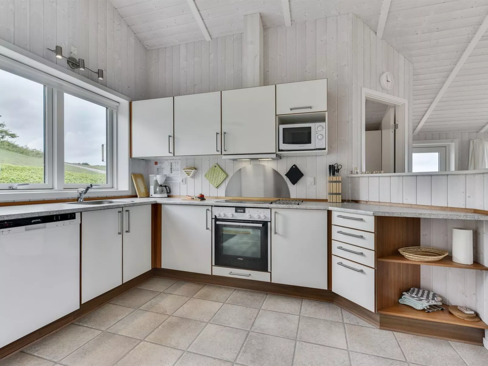 "Sisko" - 600m from the sea-Inside