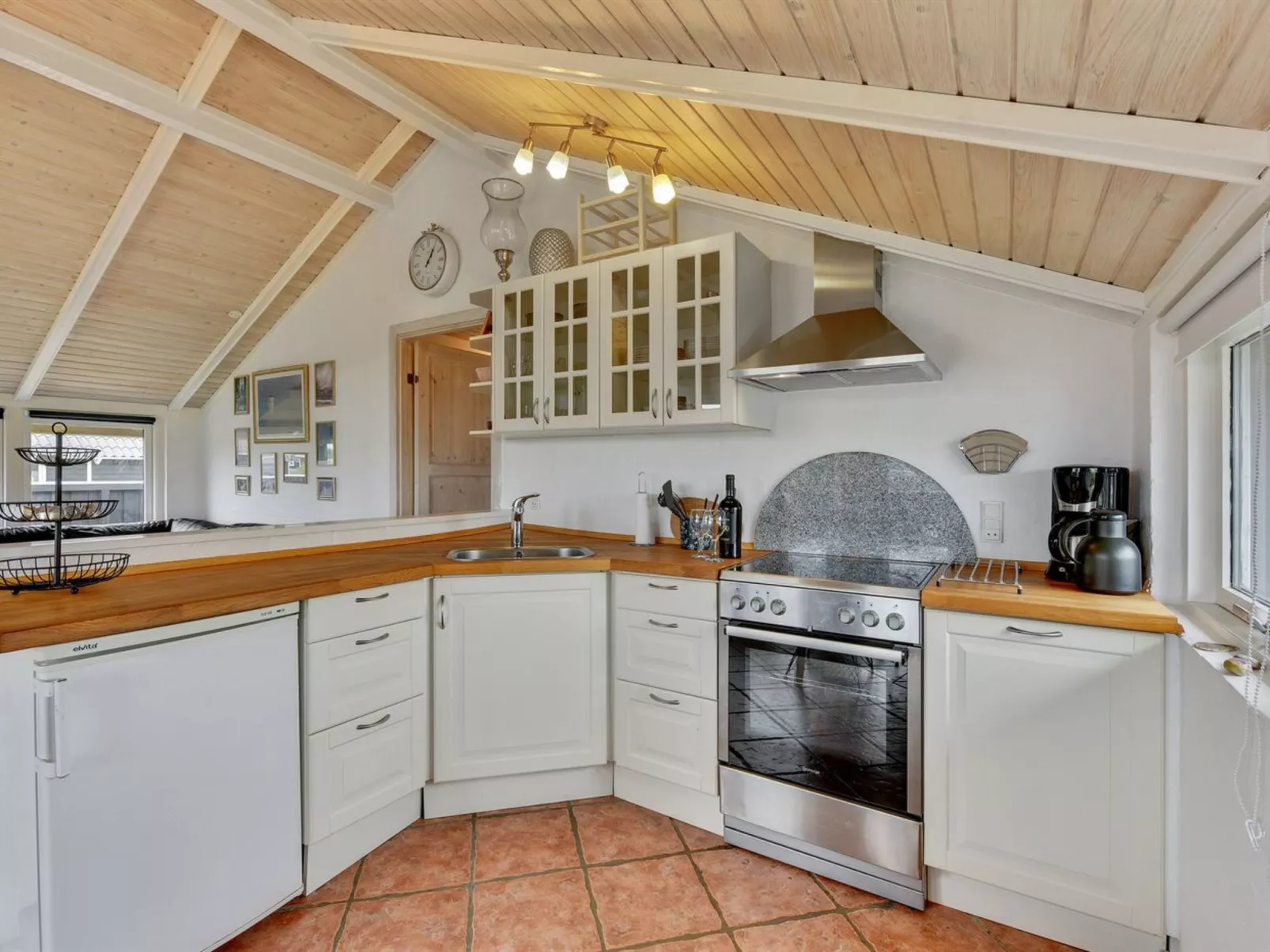 "Solbritt" - 330m to the fjord-Inside