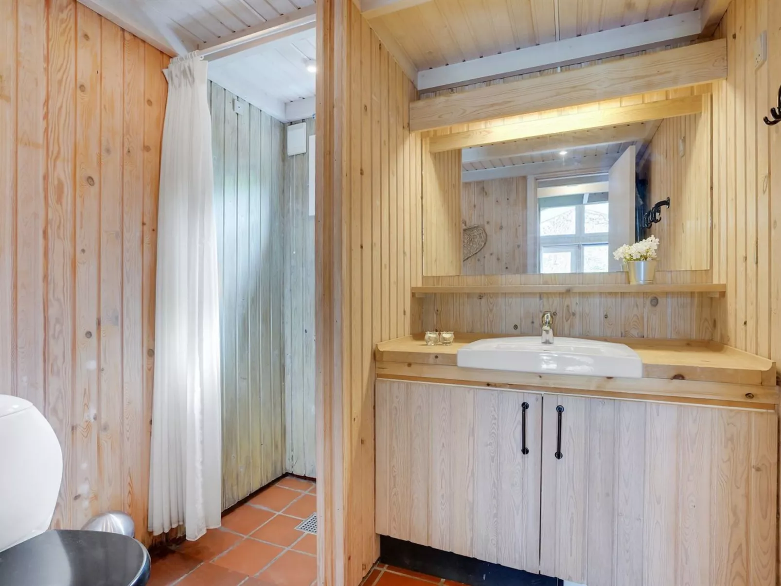 "Evan" - 1.3km from the sea-Inside