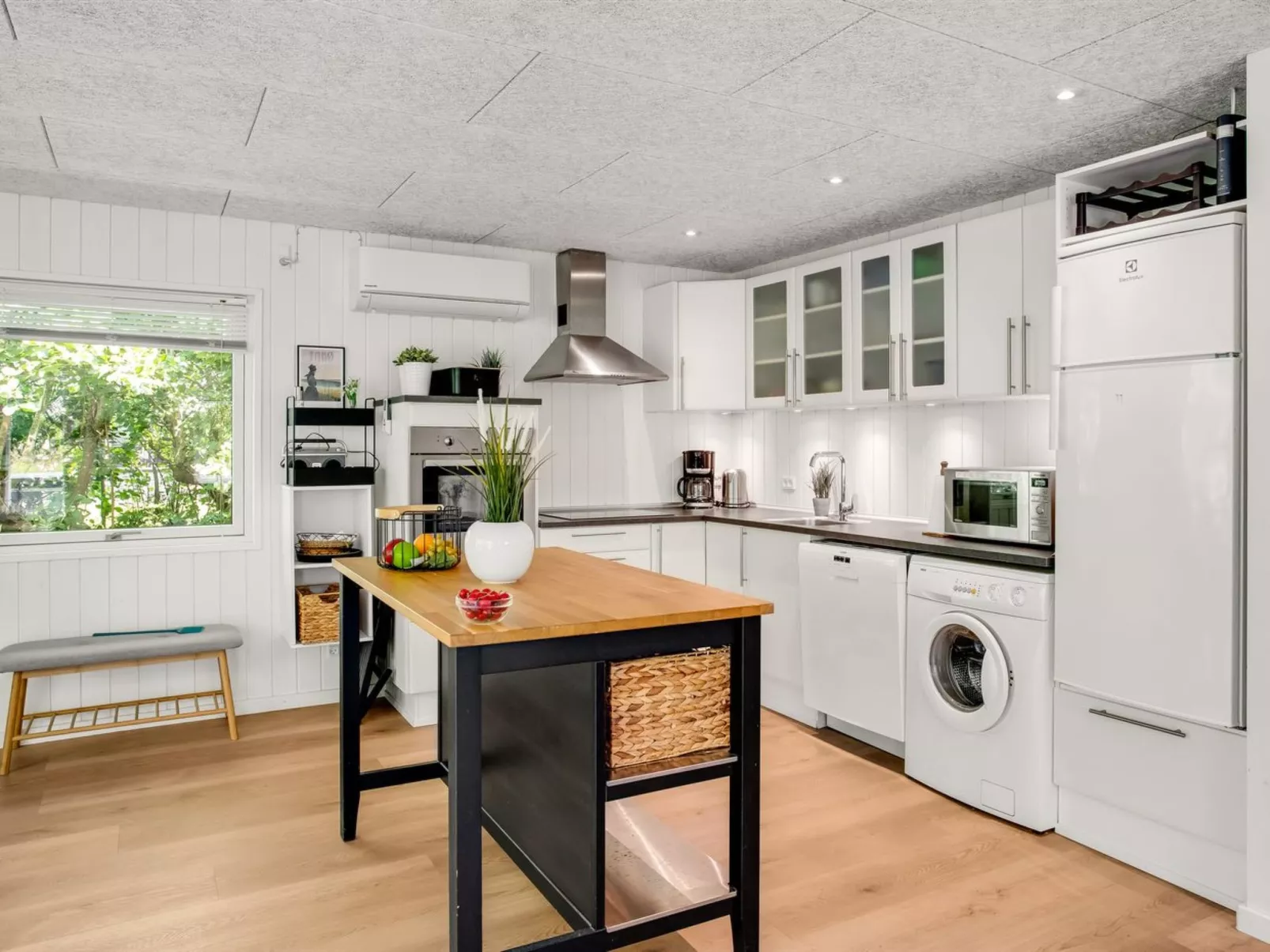 "Maik" - 1.5km from the sea-Inside