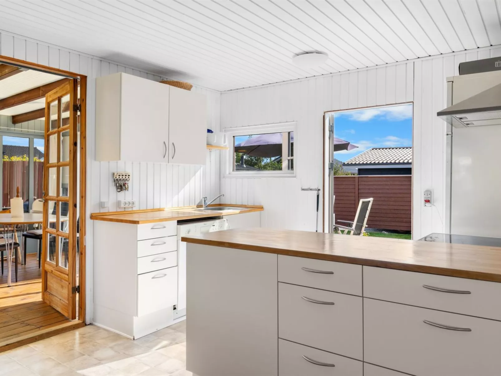 "Neea" - 40m from the sea-Drinnen