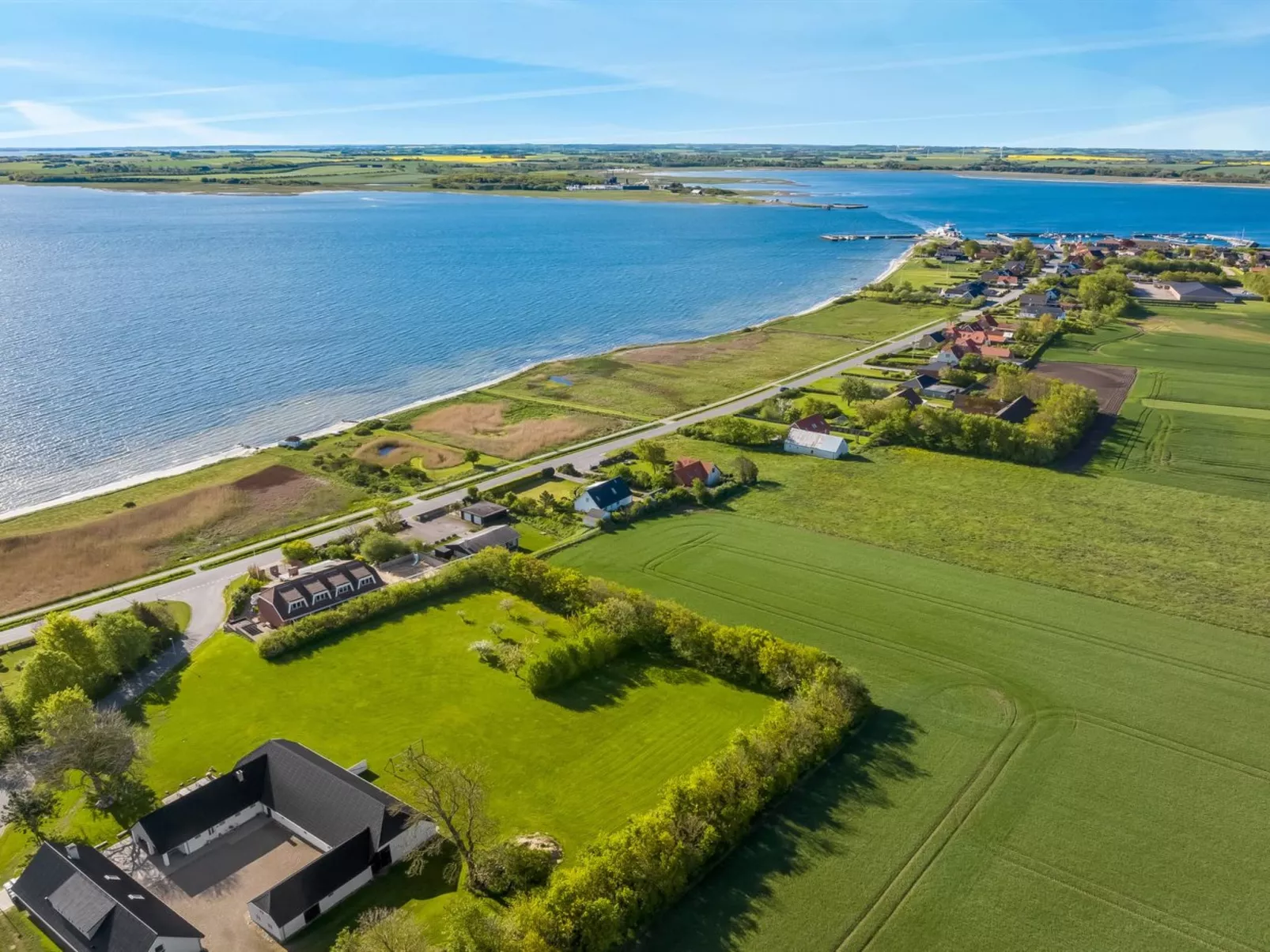 "Kara" - 100m to the fjord-Draußen