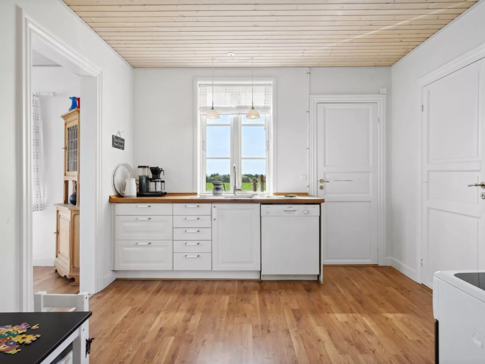 "Store" - 700m from the sea-Dedans