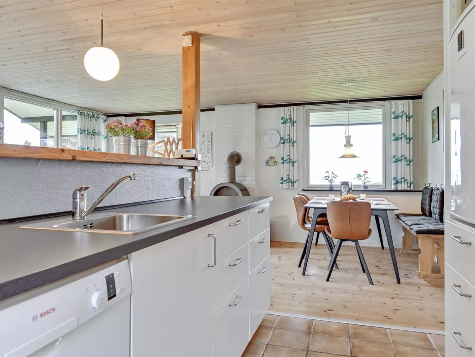 "Kaleva" - 200m to the fjord-Drinnen