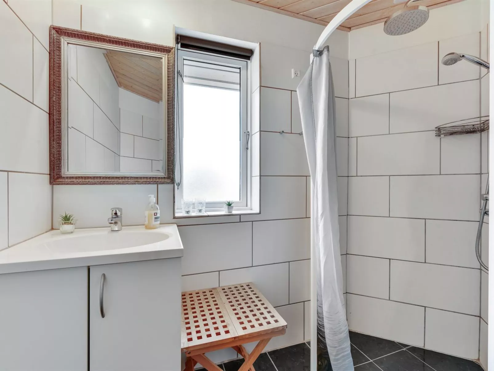 "Karmen" - 300m to the fjord-Dedans