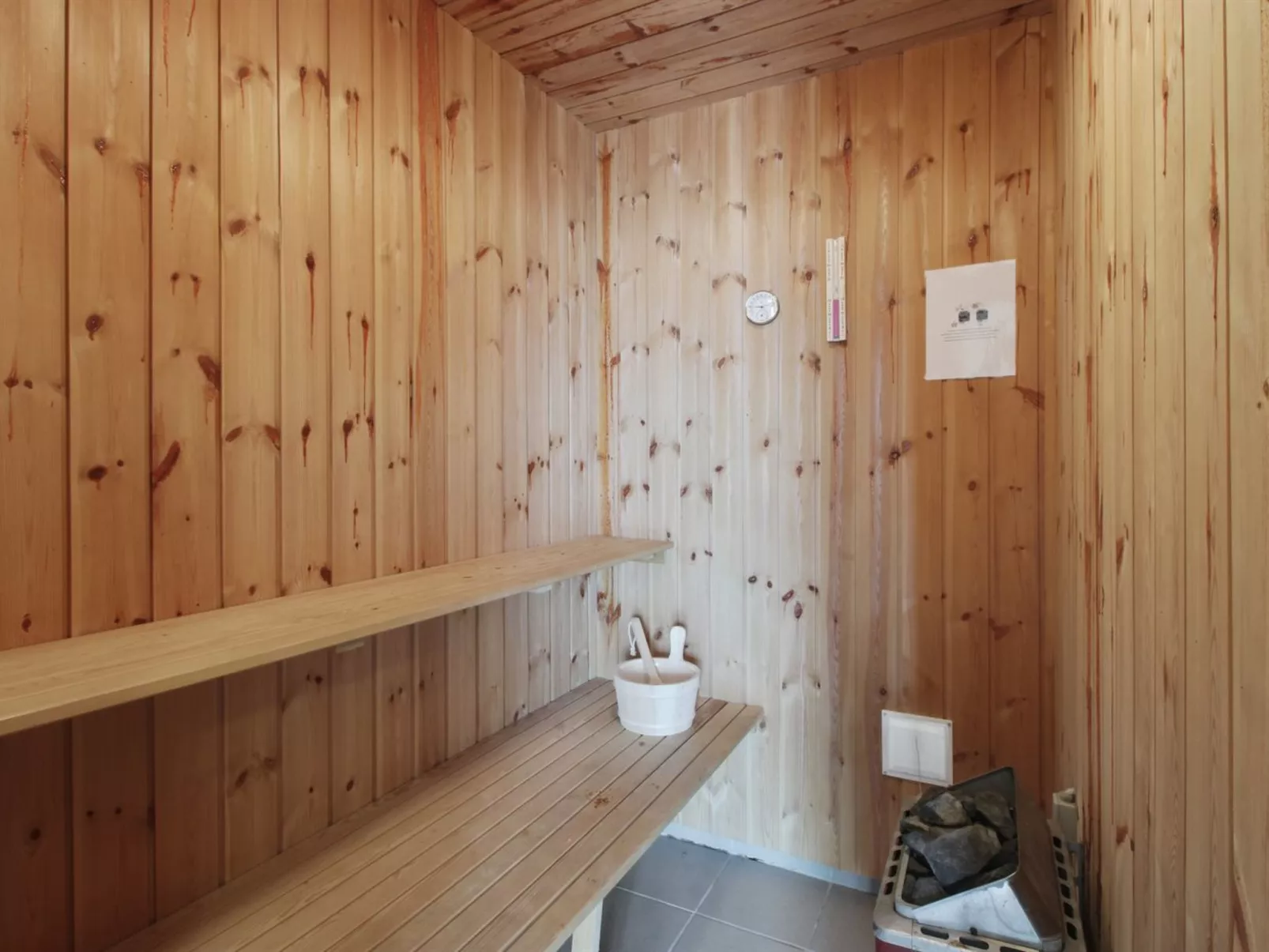 "Flora" - 150m from the sea-Dedans