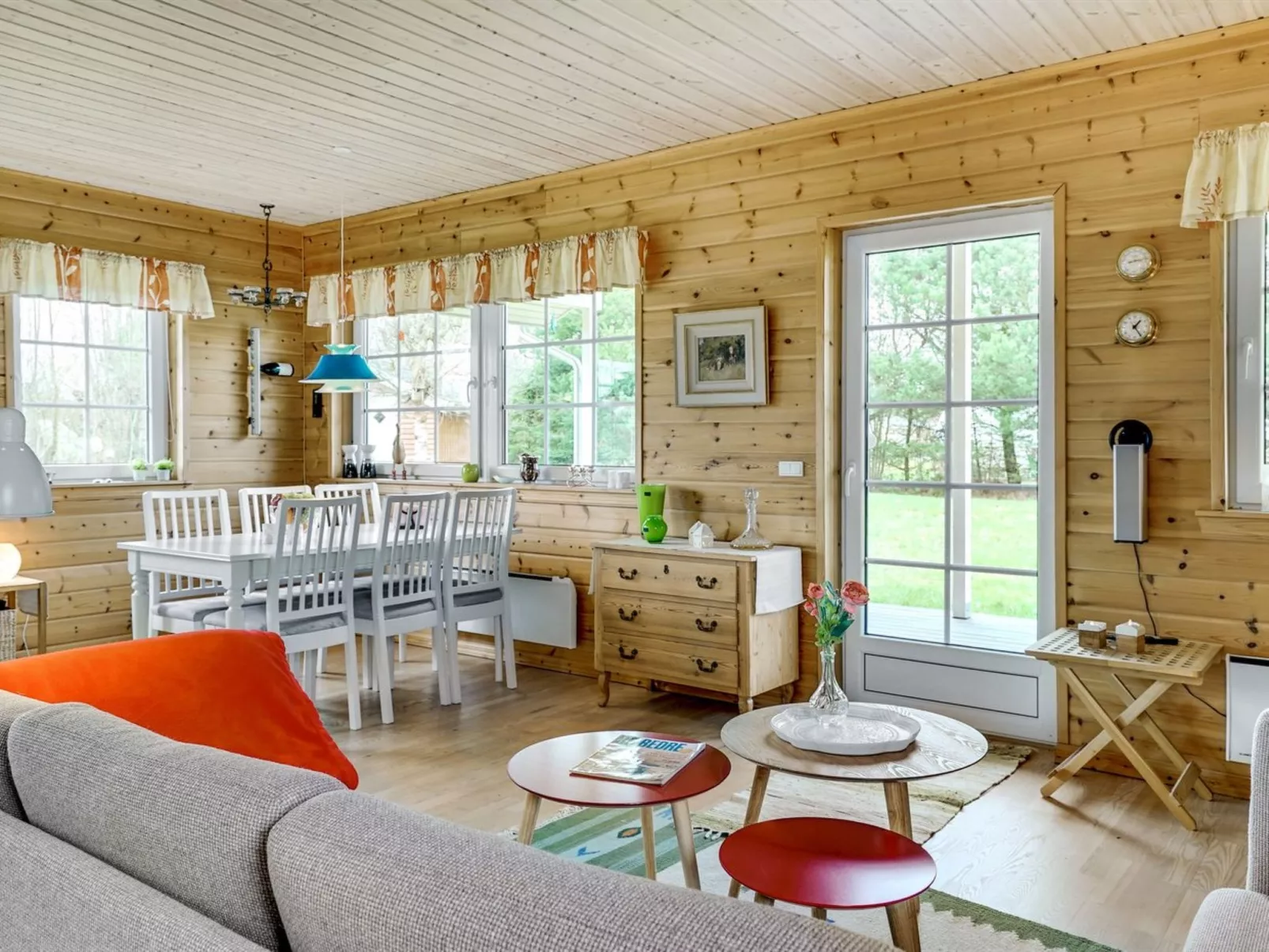 "Goti" - 1km to the fjord-Drinnen