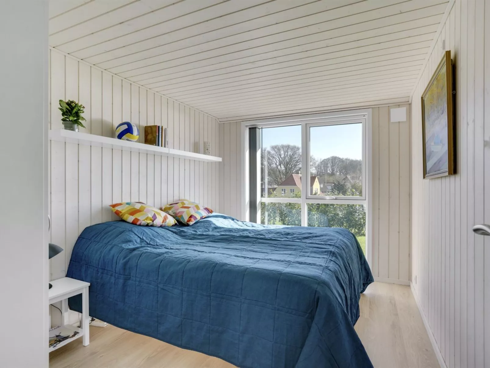 "Lander" - 20m from the sea-Inside