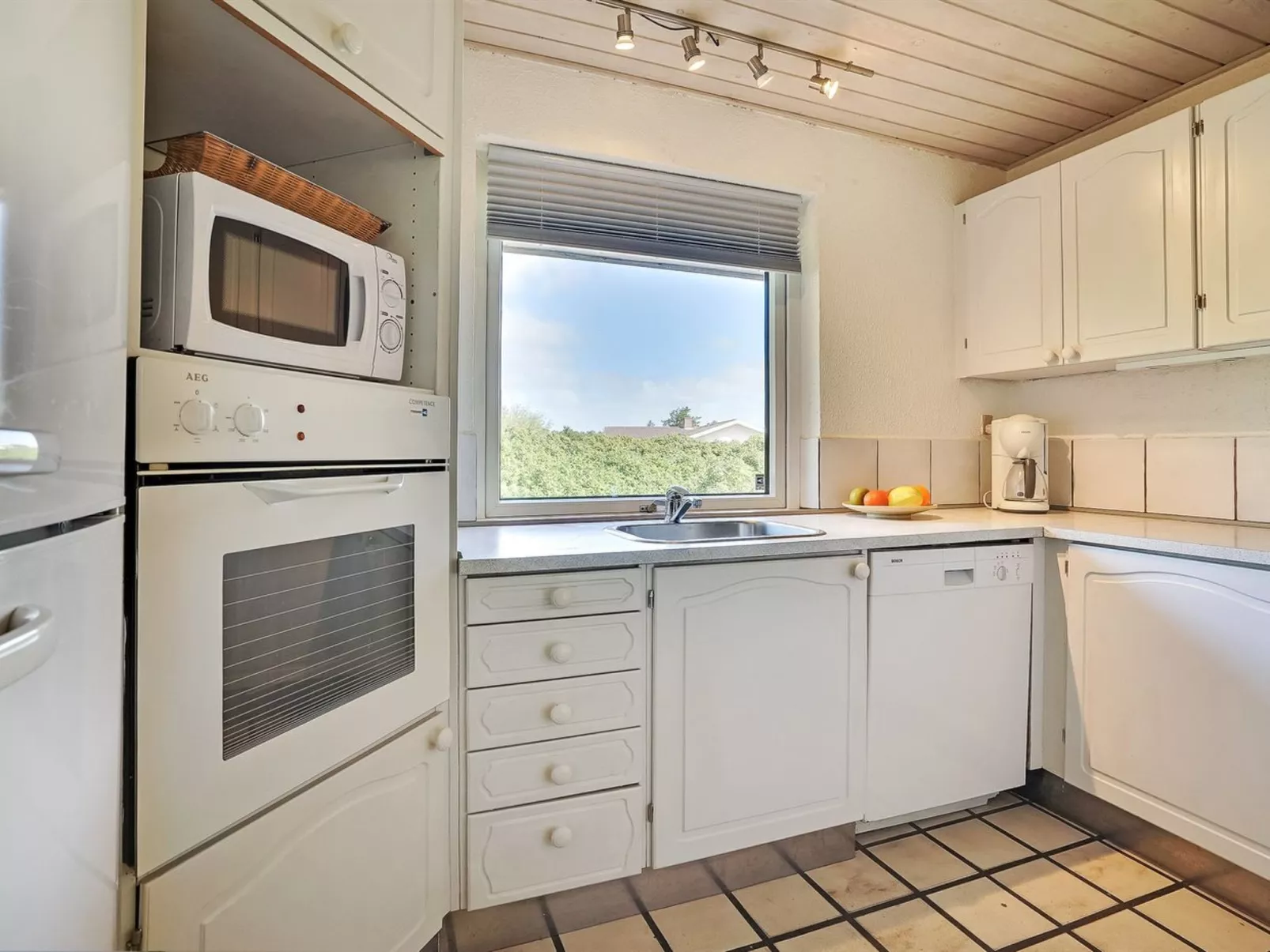 "Aurelia" - 500m to the fjord-Drinnen