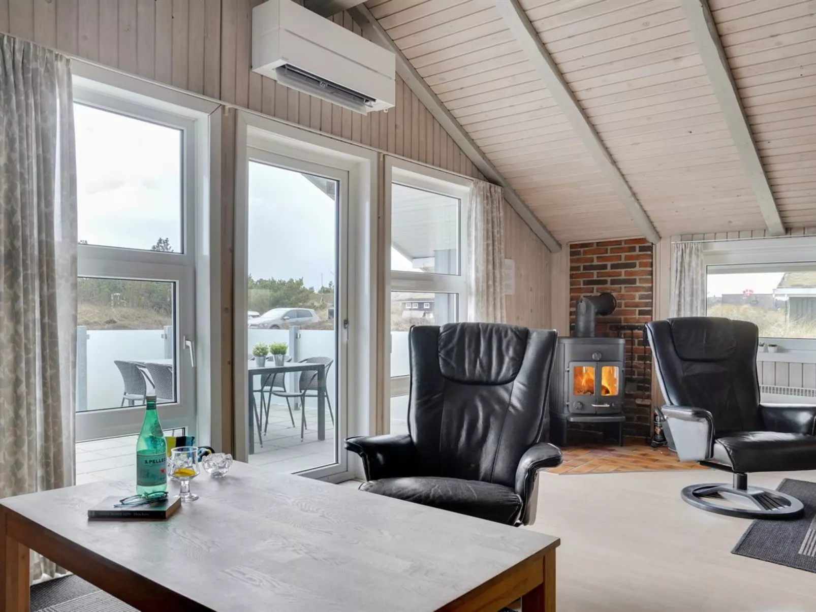 "Tennie" - 300m from the sea-Drinnen