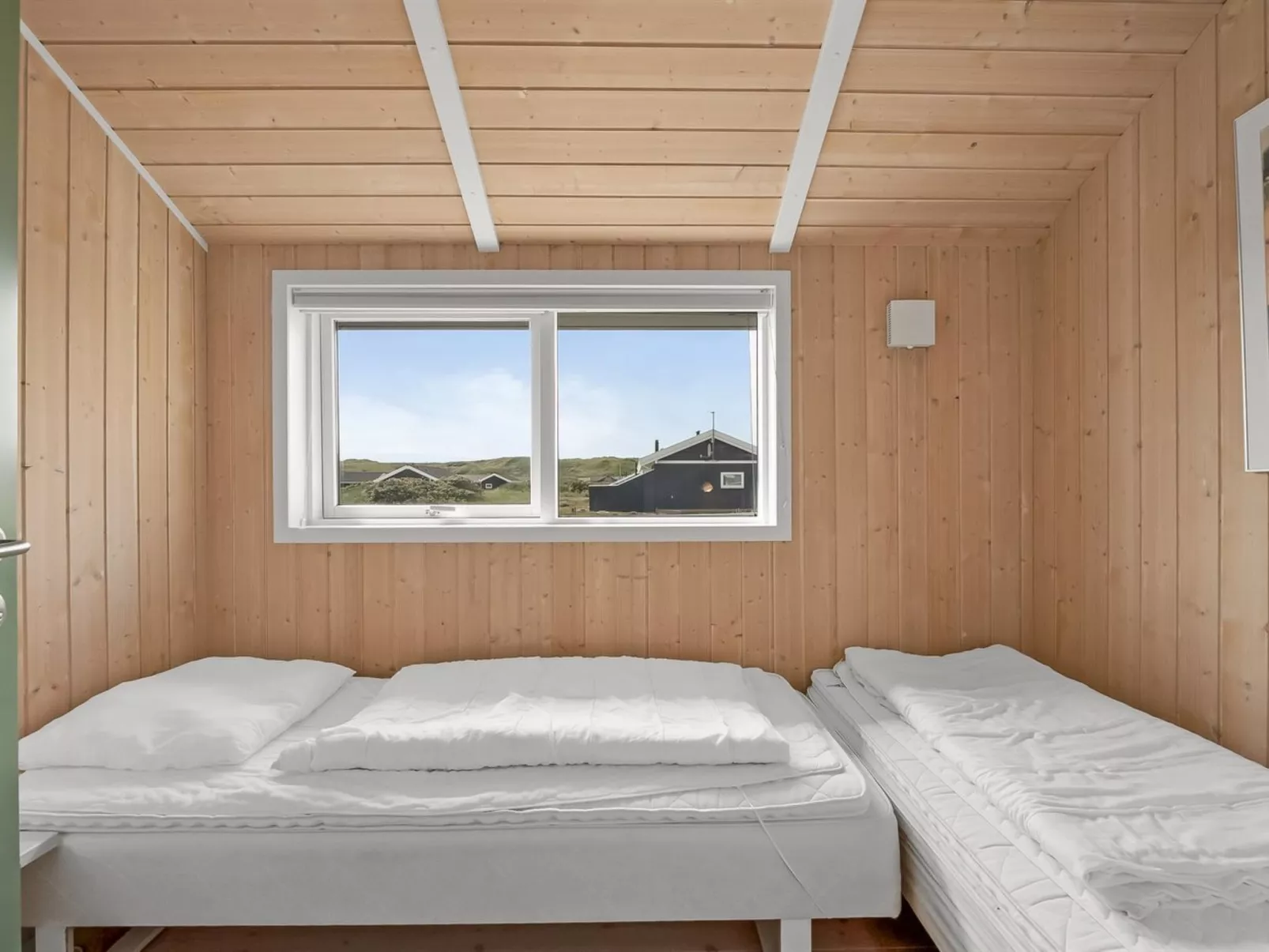 "Thrugot" -  from the sea-Dedans