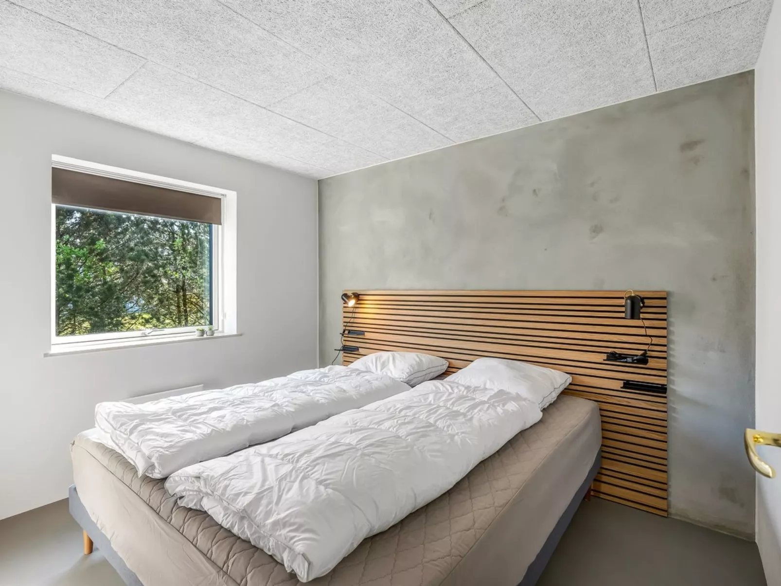 "Gunny" - 500m to the fjord-Drinnen