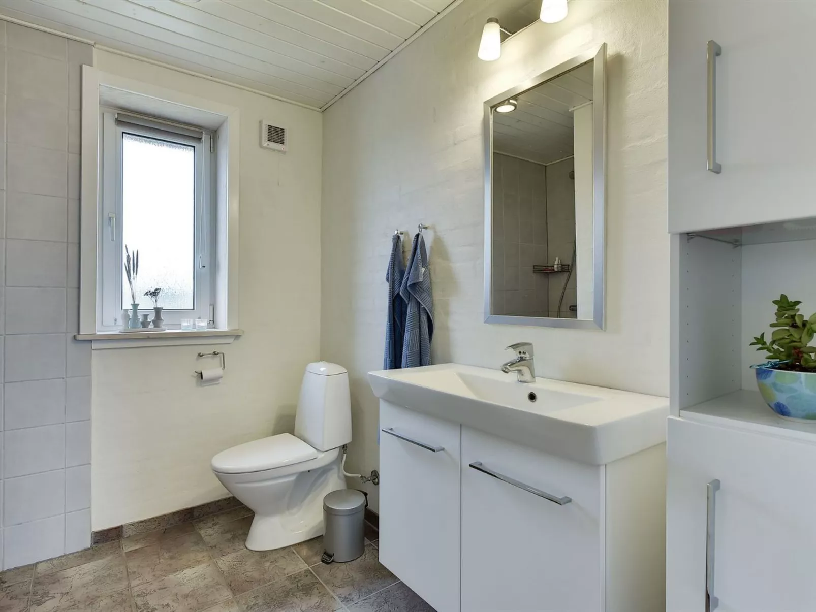 "Hawarth" - 300m to the fjord-Drinnen