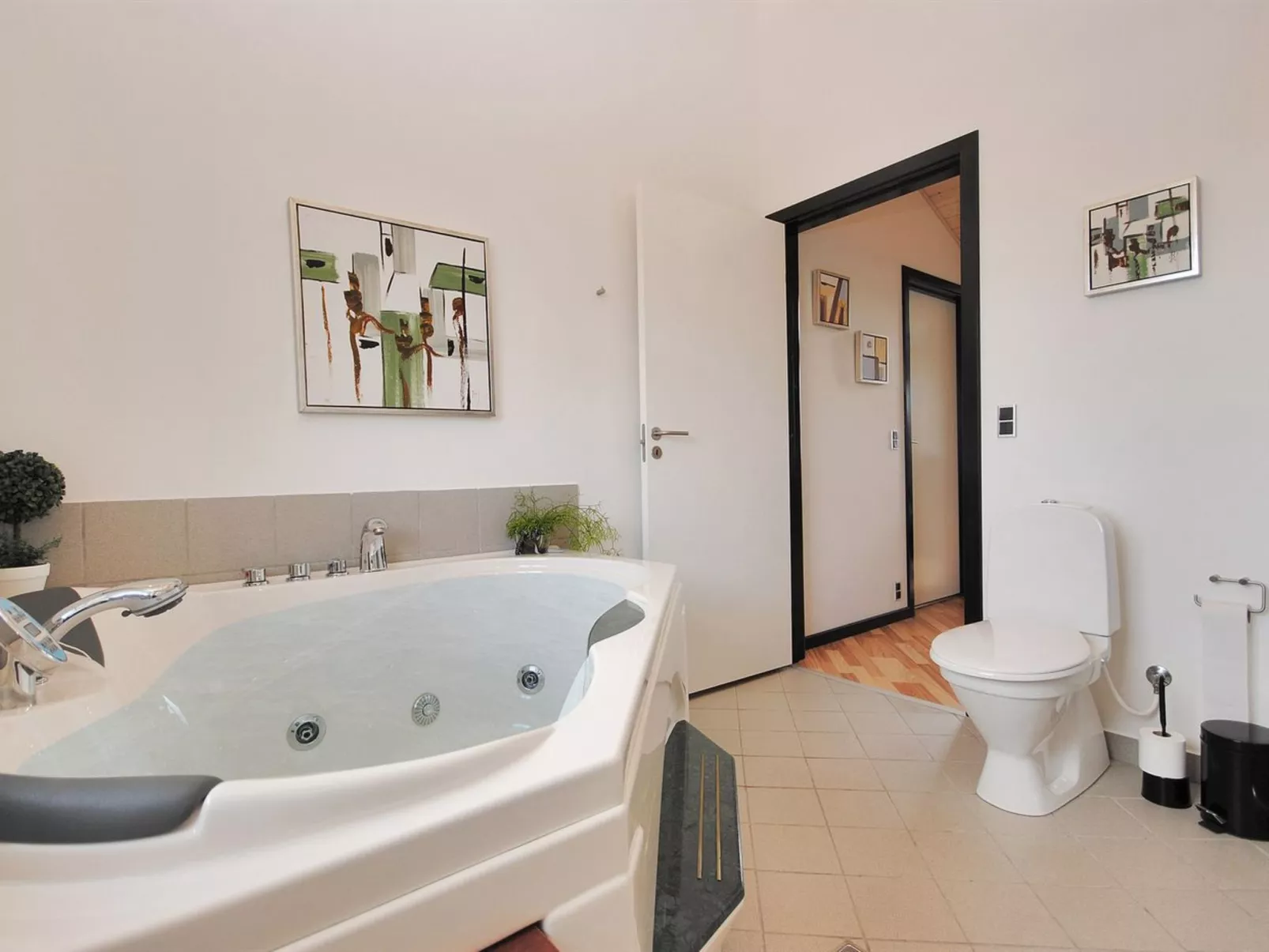 "Eberta" - 200m to the fjord-Dedans