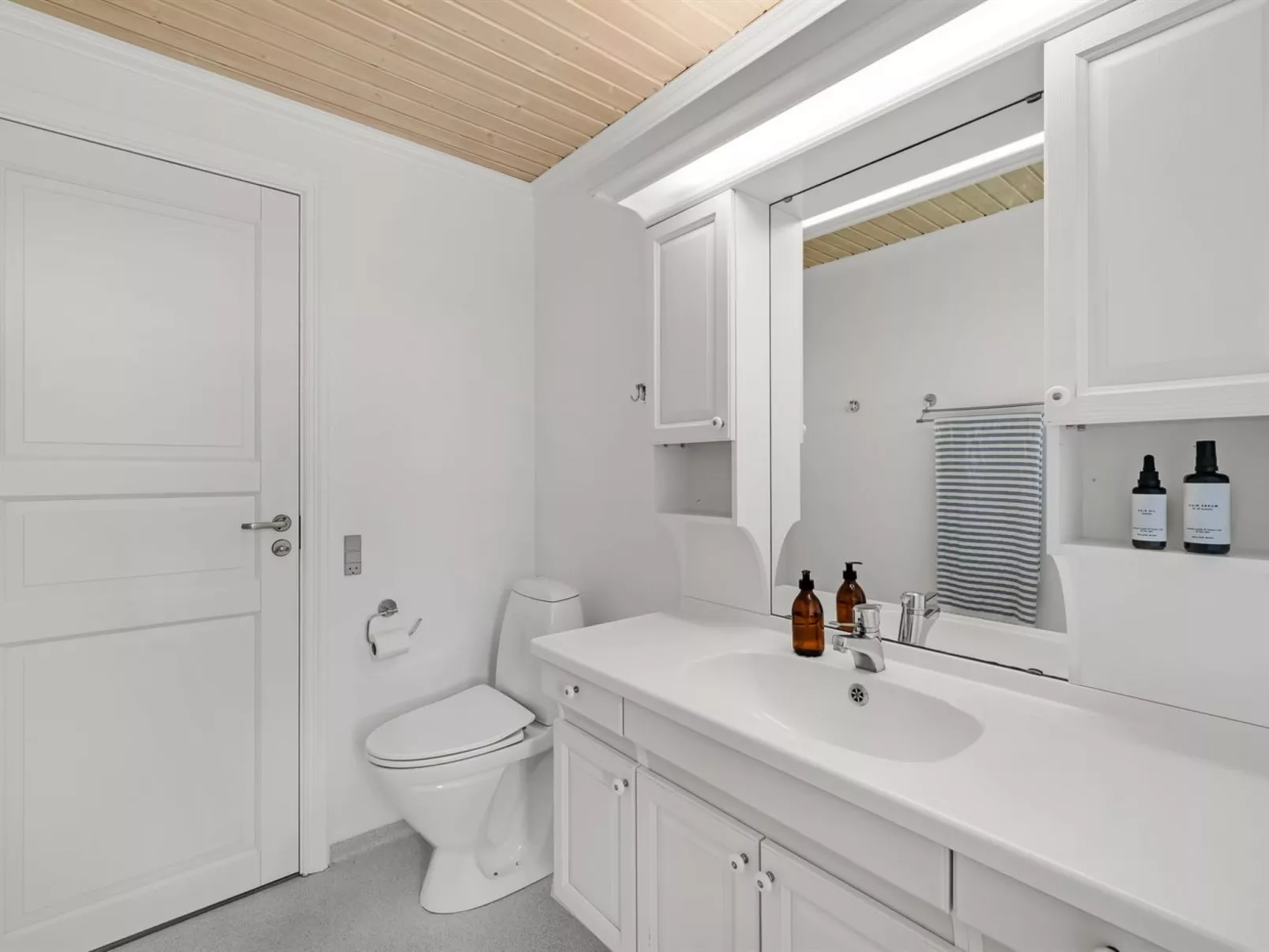 "Aise" - 75m from the sea-Inside