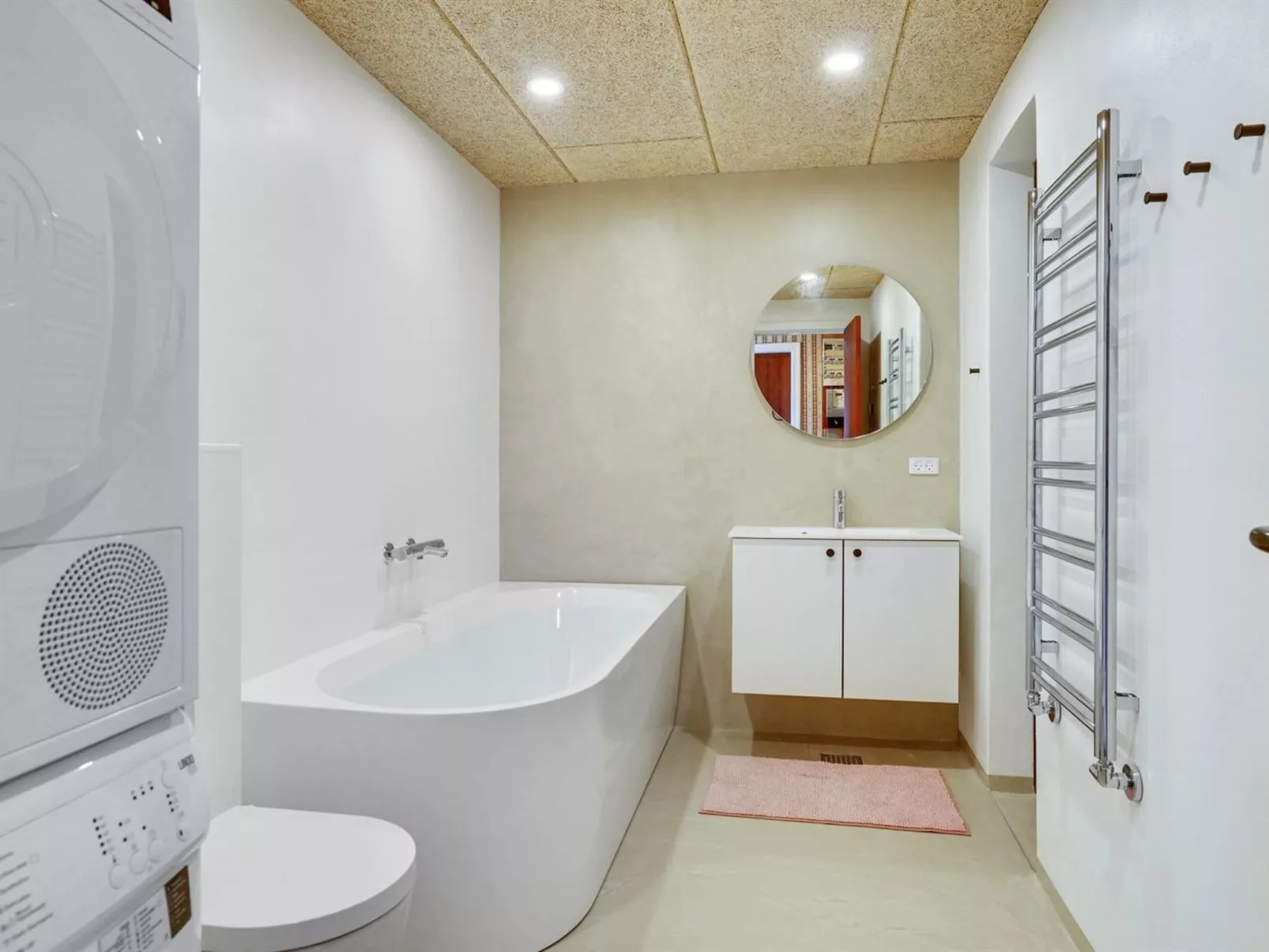 "Emin" - 100m from the sea-Drinnen