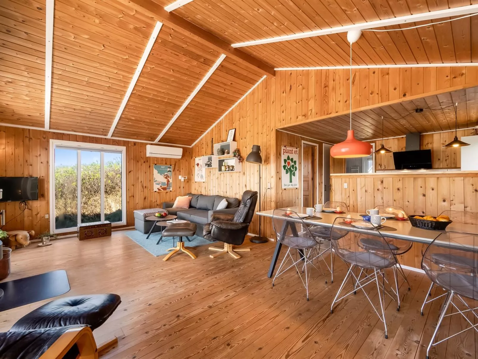 "Brigit" - 200m from the sea-Inside