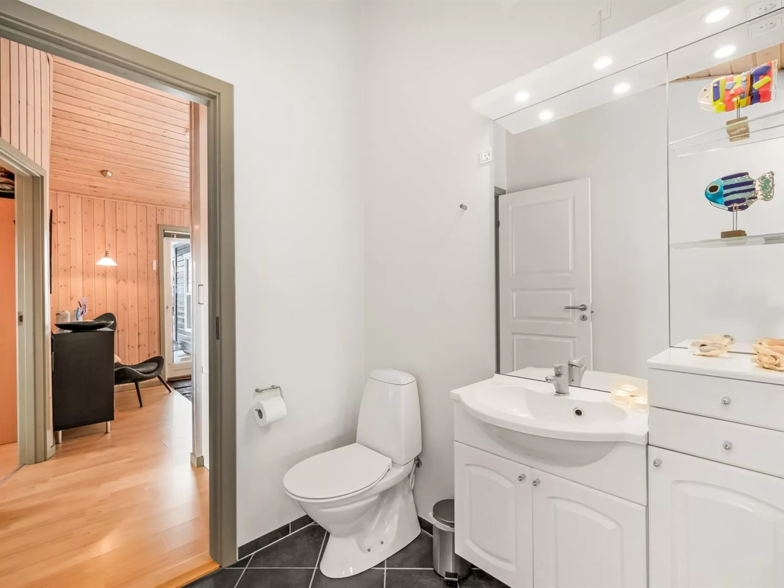 "Kai" - 500m to the fjord-Inside