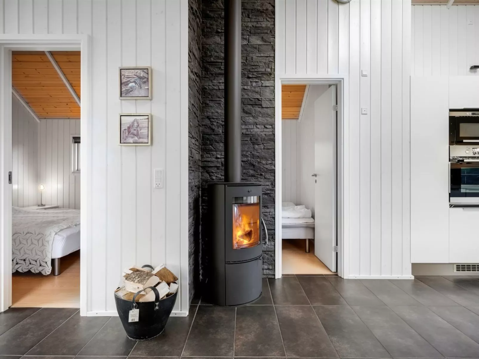 "Ketilbiorn" - 1.2km to the fjord-Inside