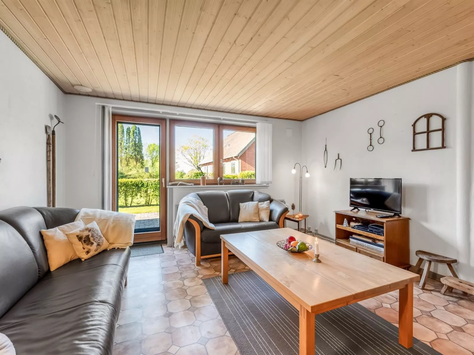 "Evina" - 17km to the fjord-Inside