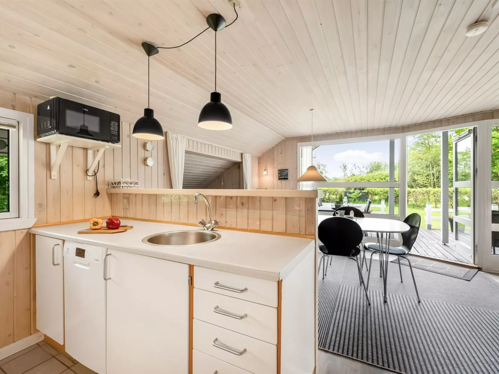 "Wenche" - 600m to the fjord-Inside