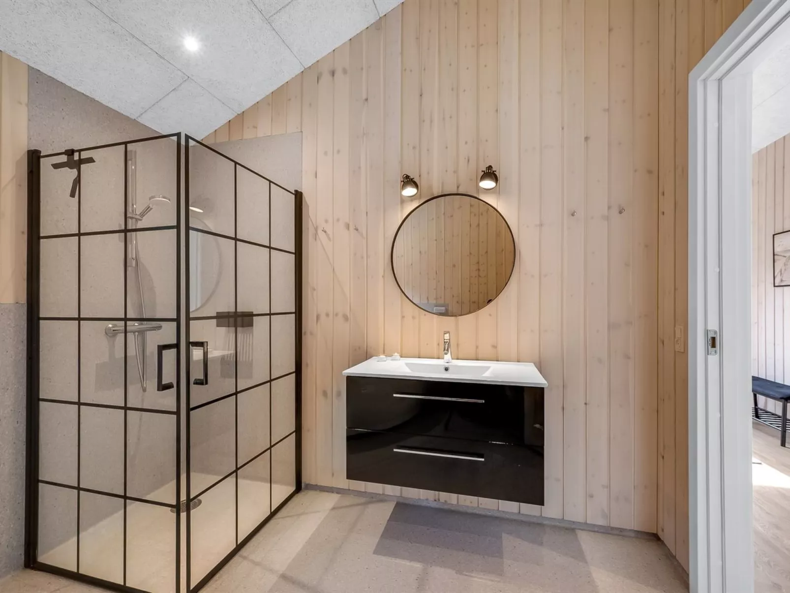 "Leeve" - 1.4km to the fjord-Inside