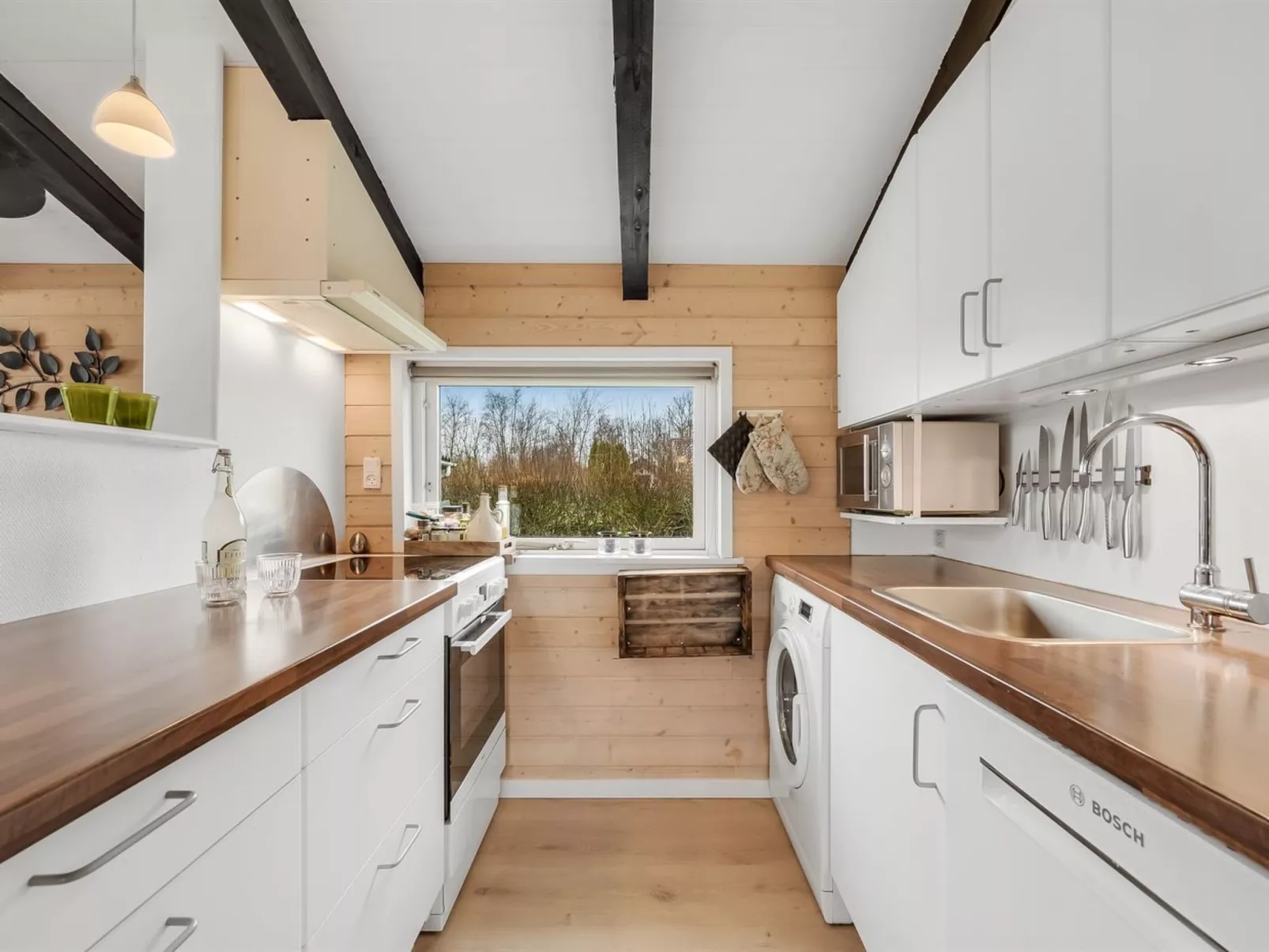 "Miikka" - 800m to the fjord-Drinnen