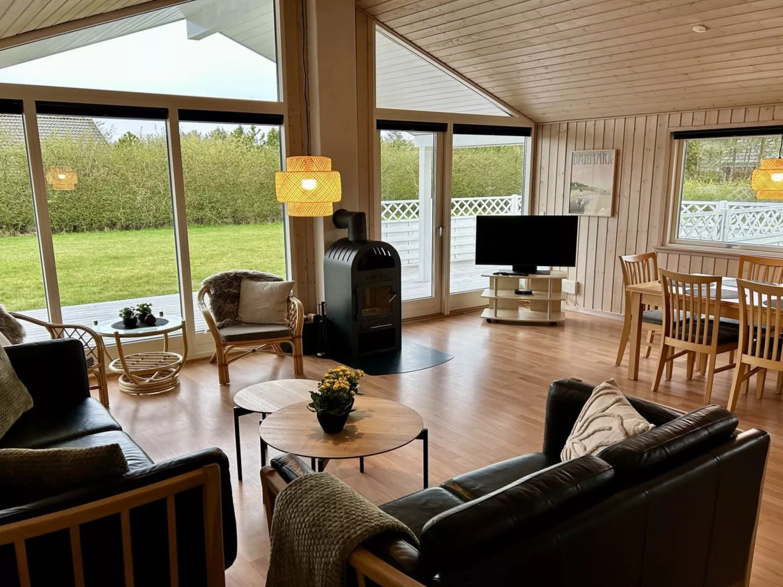 "Picabo" - 750m to the fjord-Inside