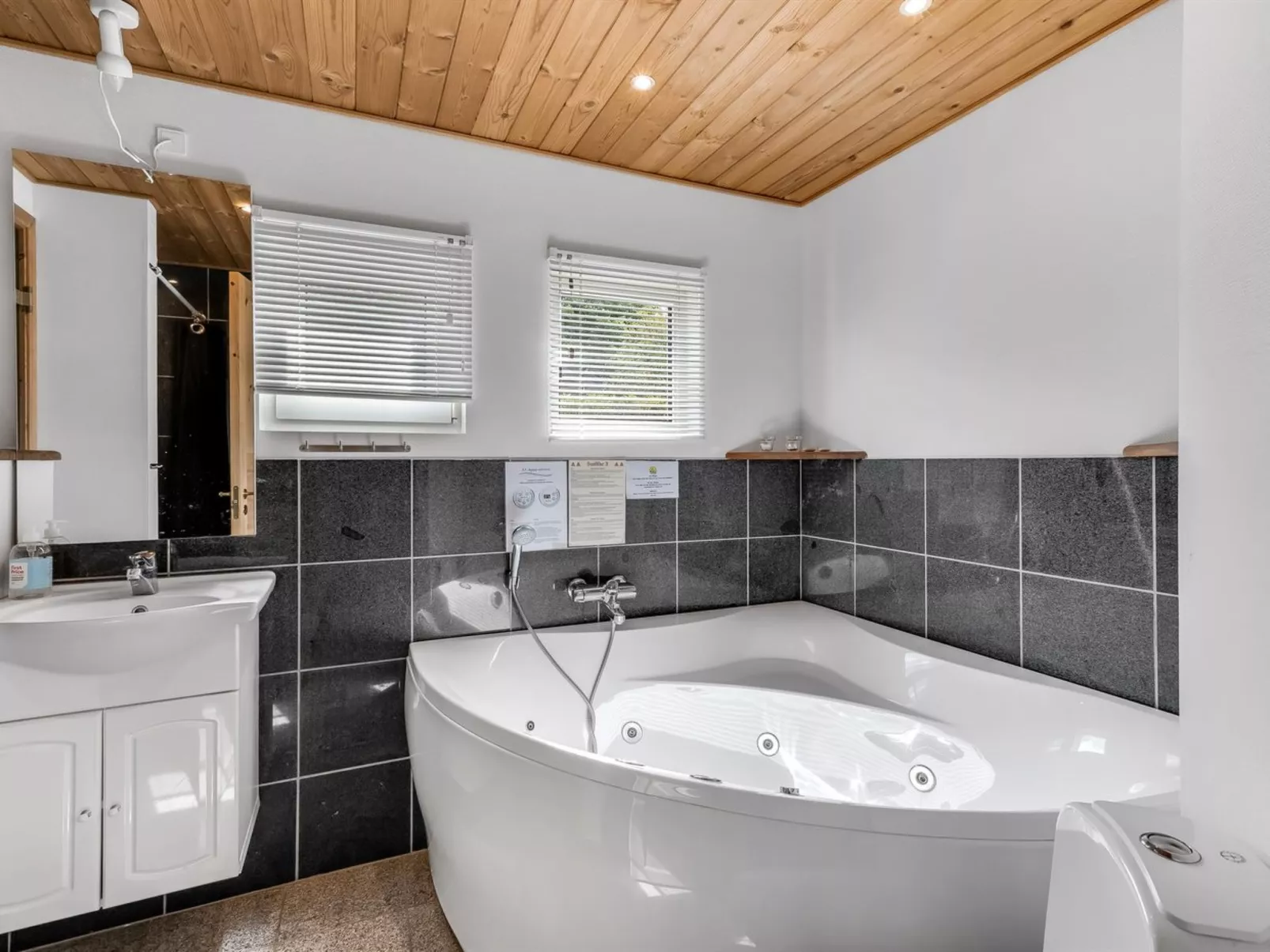 "Gretje" - 650m to the fjord-Inside