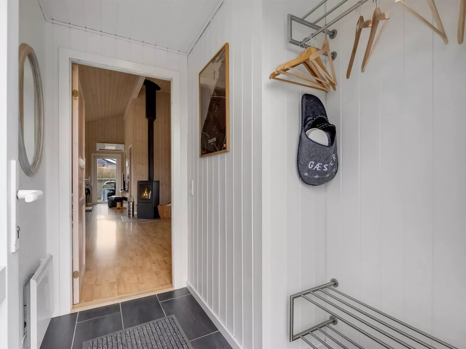 "Ellis" - 700m to the fjord-Drinnen