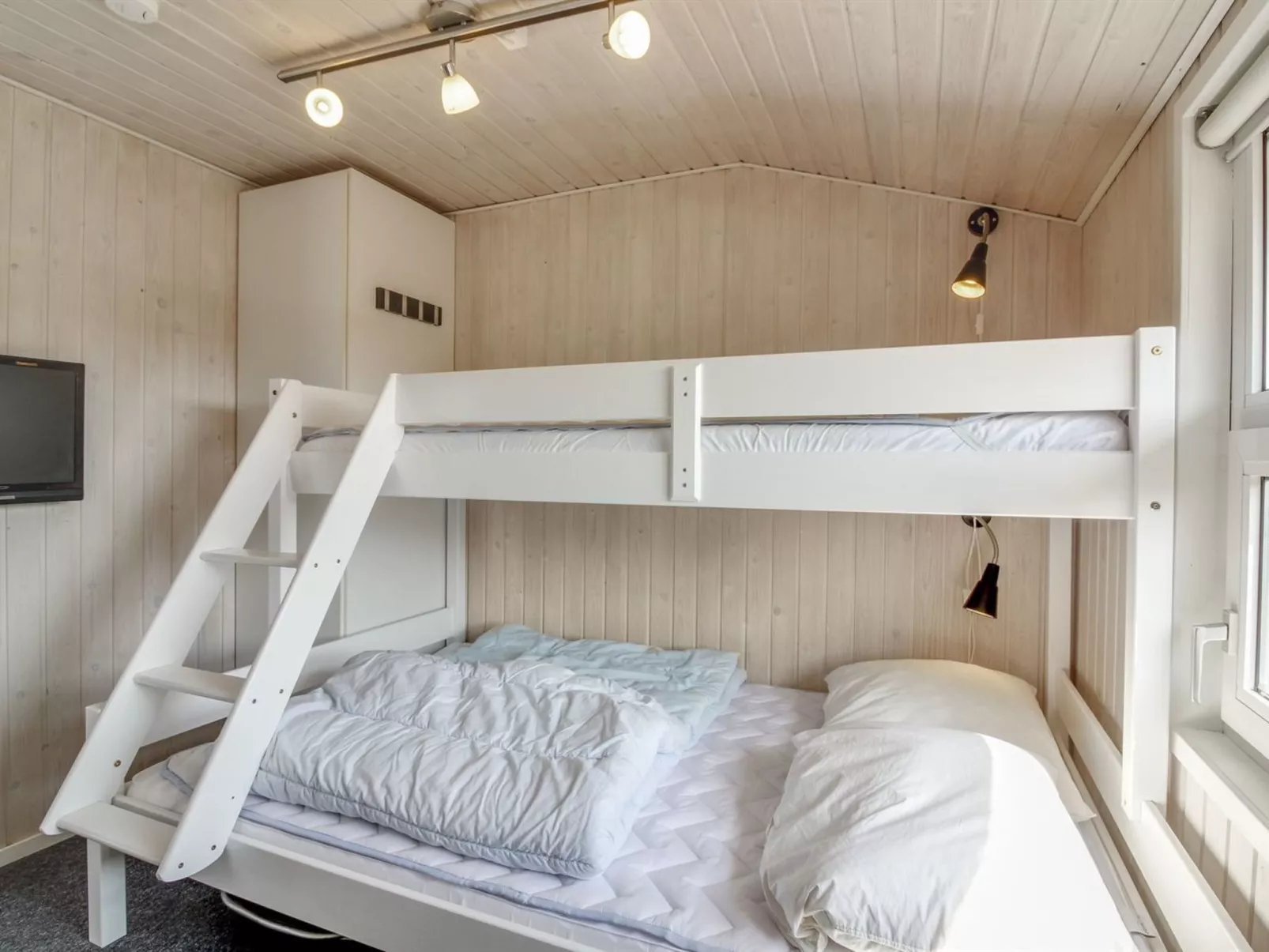 "Hroswitha" - 100m from the sea-Inside