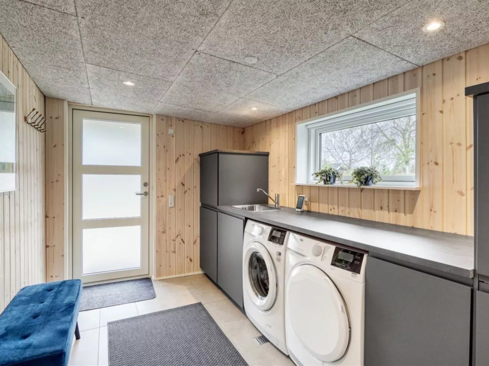 "Gustaf" - 400m to the fjord-Inside