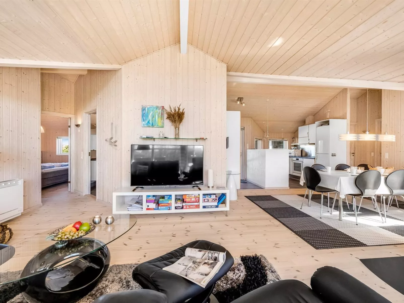 "Haagen" - 600m to the fjord-Inside