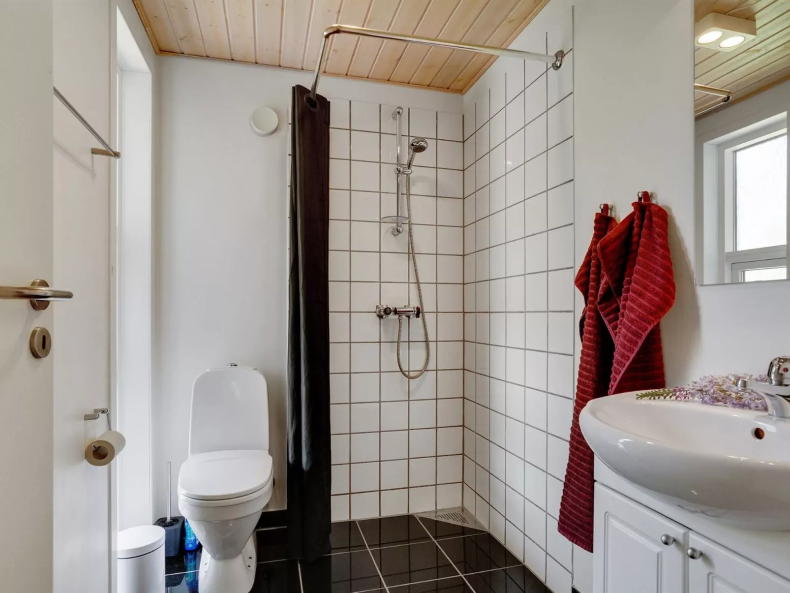 "Ebbi" - 36km from the sea-Inside