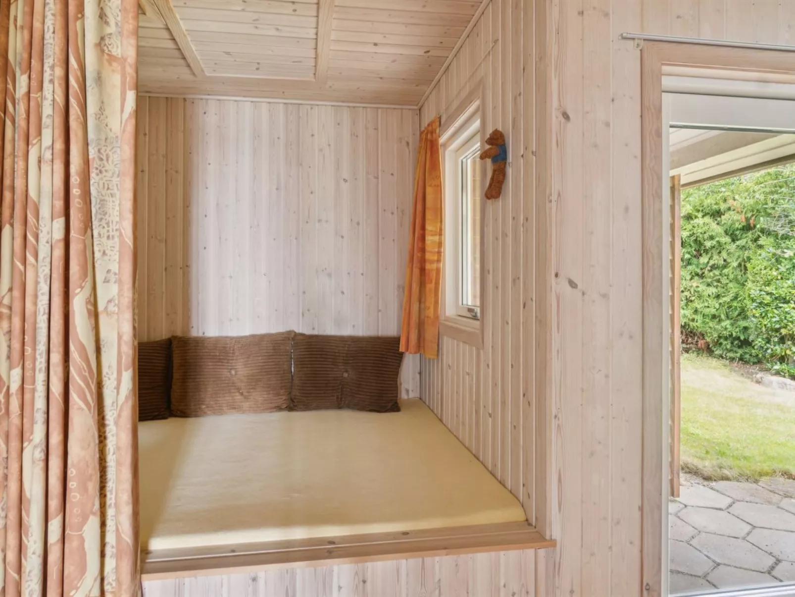 "Brunman" - 10m to the fjord-Inside