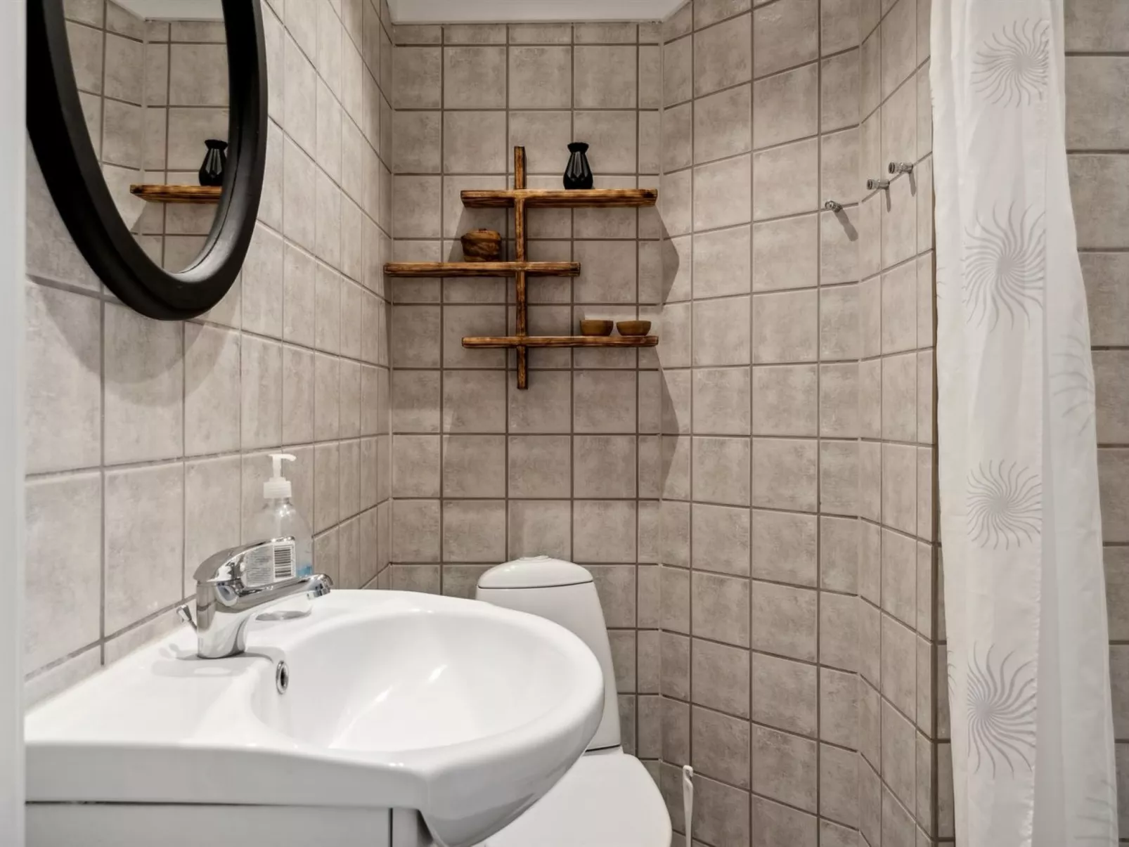 "Juke" - 425m from the sea-Inside