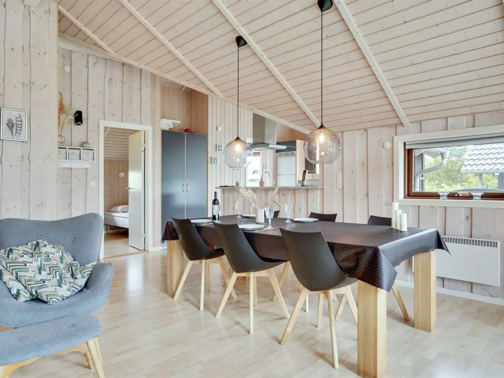 "Chermeine" - 1.2km to the fjord-Inside