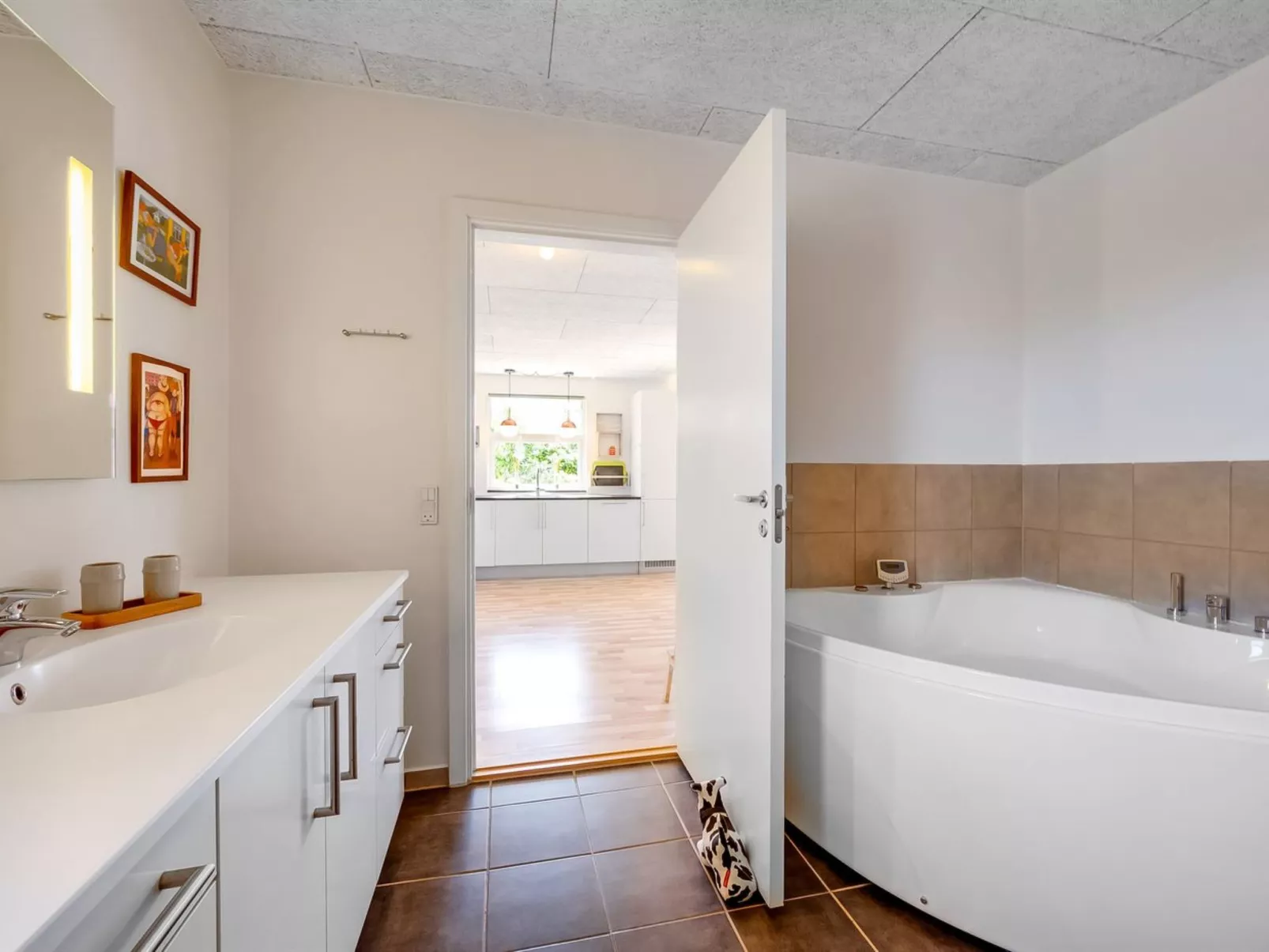 "Hedevig" - 800m to the fjord-Inside